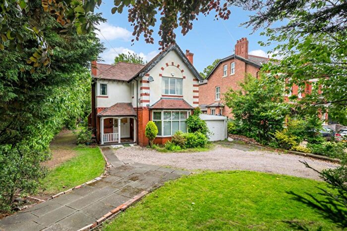 4 Bedroom Detached House For Sale In Ashton Lane, Sale, M33