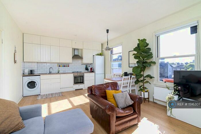2 Bedroom Flat To Rent In Heyworth Road, London, E5