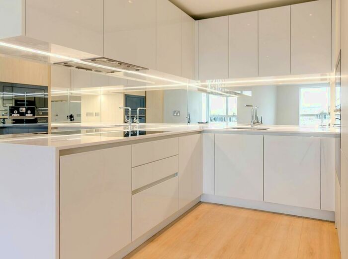 2 Bedroom Flat To Rent In High Street, Hornsey, London, N8