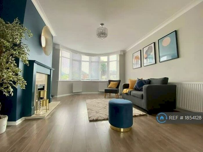 3 Bedroom Semi-Detached House To Rent In Carr Manor View, Leeds, LS17