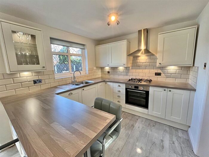 4 Bedroom Detached House For Sale In Arundel Grange, Simmondley, Glossop, SK13