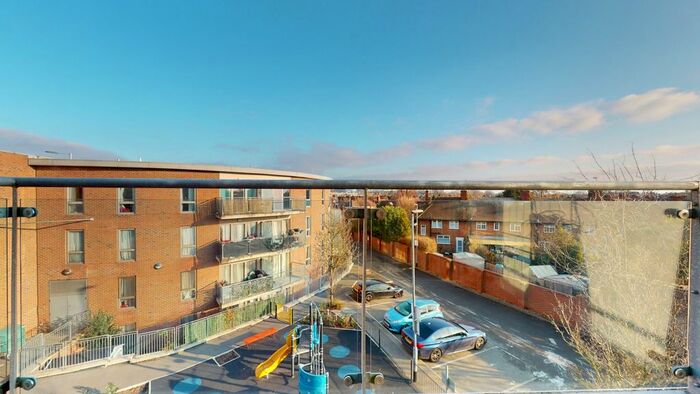 2 Bedroom Flat For Sale In Banstead Court, Westway, London, W12