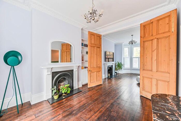 5 Bedroom Flat To Rent In Kennington Oval, Oval, London, SE11