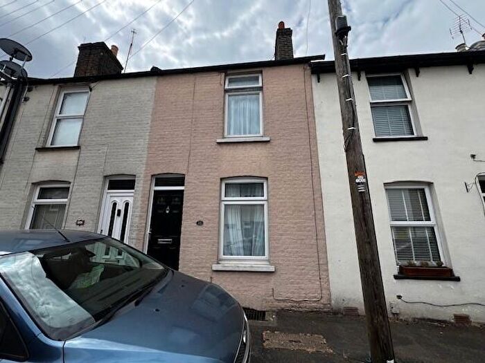 2 Bedroom House To Rent In Baker Street, Rochester., ME1