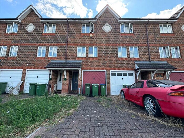 3 Bedroom Terraced House For Sale In St. Andrews Close, Thamesmead, SE28