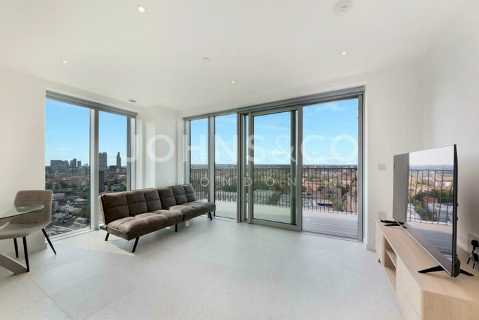2 Bedroom Flat To Rent In Bouchon Point, The Silk District, E1