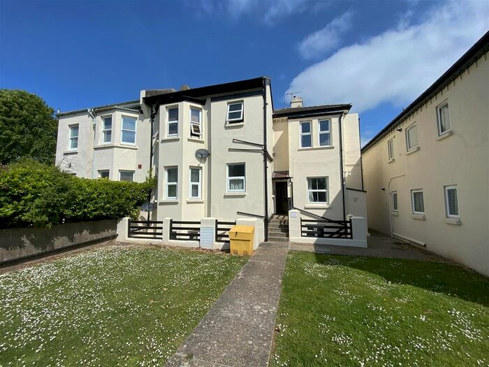 1 Bedroom Flat To Rent In Reydon House, Lyndhurst Road, Worthing, BN11