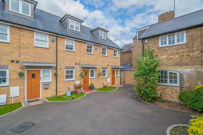 3 Bedroom Town House To Rent In Phoenix Court, Ware, SG12