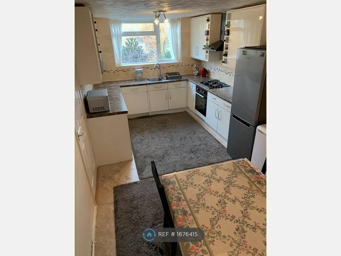 3 Bedroom Maisonette To Rent In Horncastle Road, London, SE12