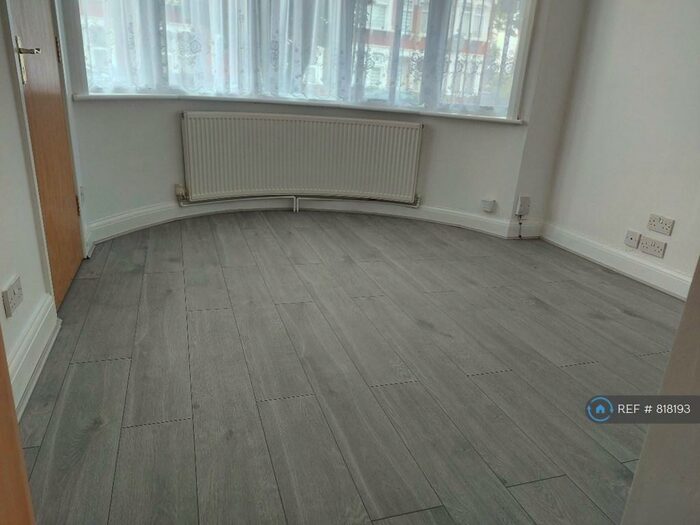 Studio To Rent In Edmonton, London, N9