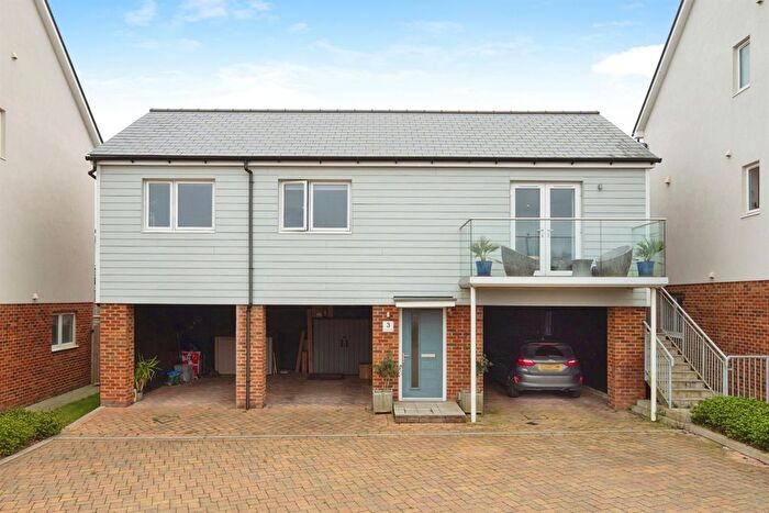 2 Bedroom Detached House For Sale In Elsanta Close, Tunbridge Wells, TN2