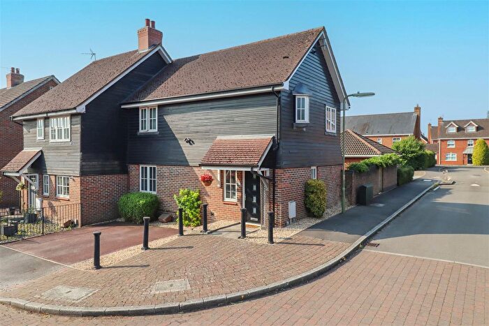 3 Bedroom Semi-Detached House For Sale In Tunworth Close, Fleet, GU51