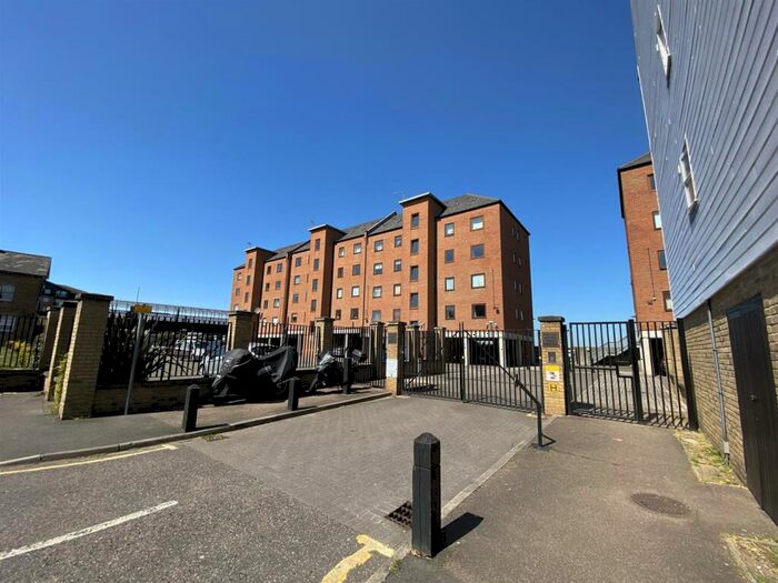 2 Bedroom Apartment To Rent In West Street, Gravesend, DA11