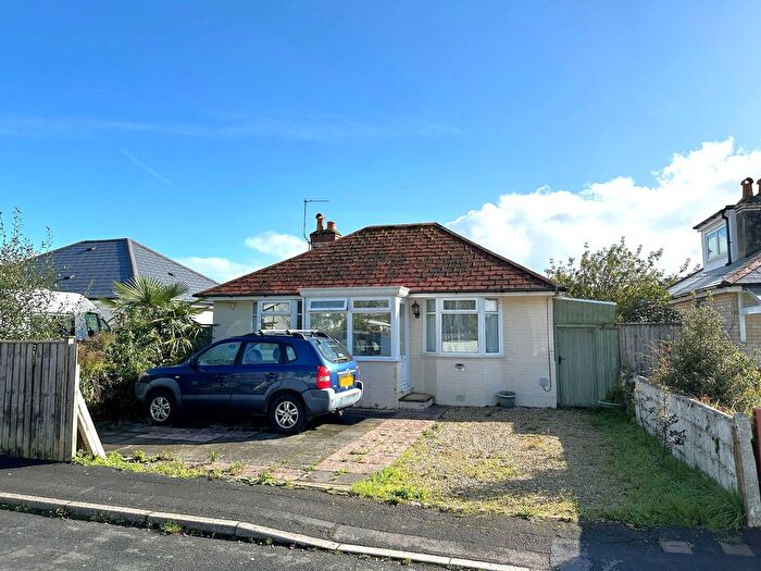 2 Bedroom Bungalow For Sale In Leaze Road, Kingsteignton, Newton Abbot, TQ12