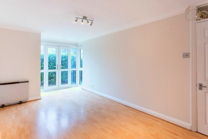 1 Bedroom Flat To Rent In Bramber Court, Brentford, TW8