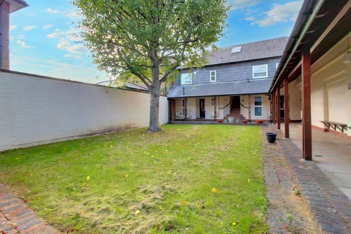 1 Bedroom Flat To Rent In Danby Court, Horseshoe Lane, Enfield, EN2