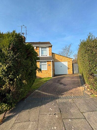 3 Bedroom Semi-Detached House To Rent In Liston Close, Luton, LU4