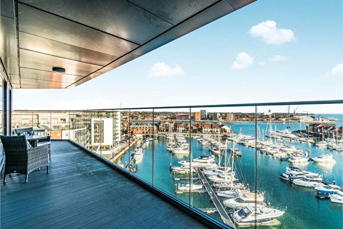 3 Bedroom Apartment For Sale In The Hawkins Tower, Ocean Way, Southampton, SO14