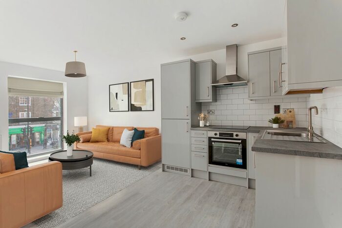 2 Bedroom Flat To Rent In Royal Oak House, High Street, Brentwood, CM14