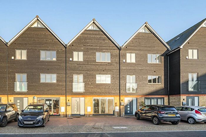 5 Bedroom Terraced House For Sale In Waterside Close, Faversham, ME13