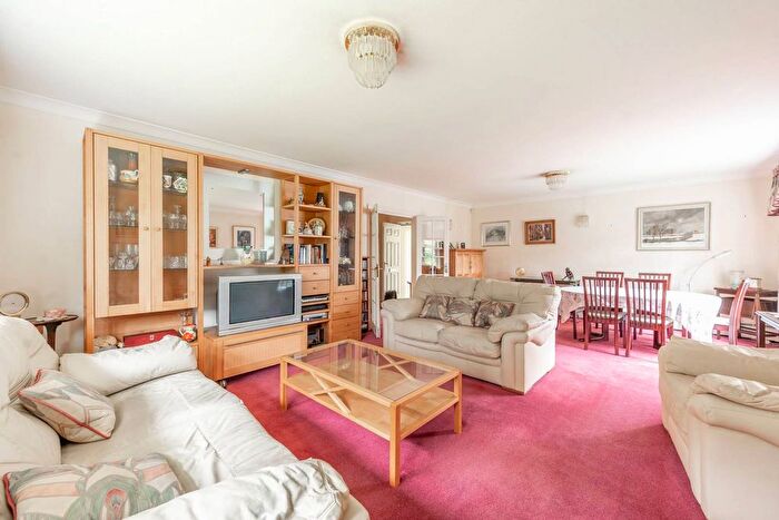 2 Bedroom Flat For Sale In Myrtleside Close, Northwood, HA6