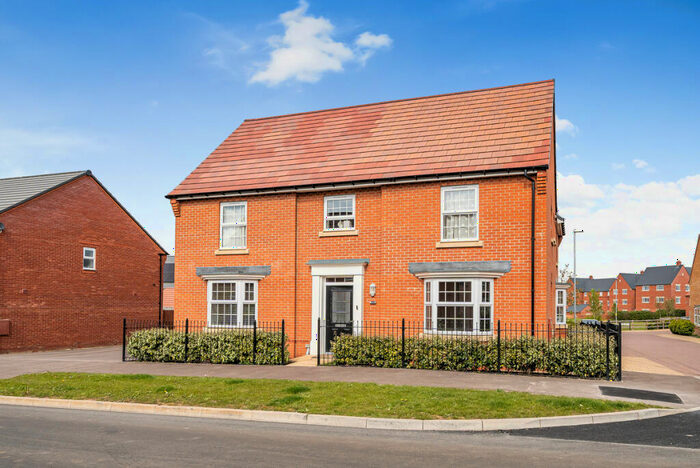 5 Bedroom Detached House For Sale In Faulkner Gardens, Bedford, MK43