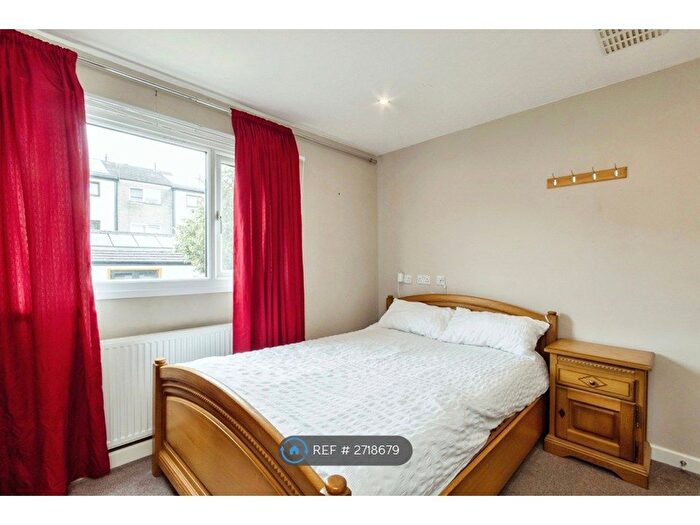 2 Bedroom Flat To Rent In Auckland Close, Nottingham, NG7