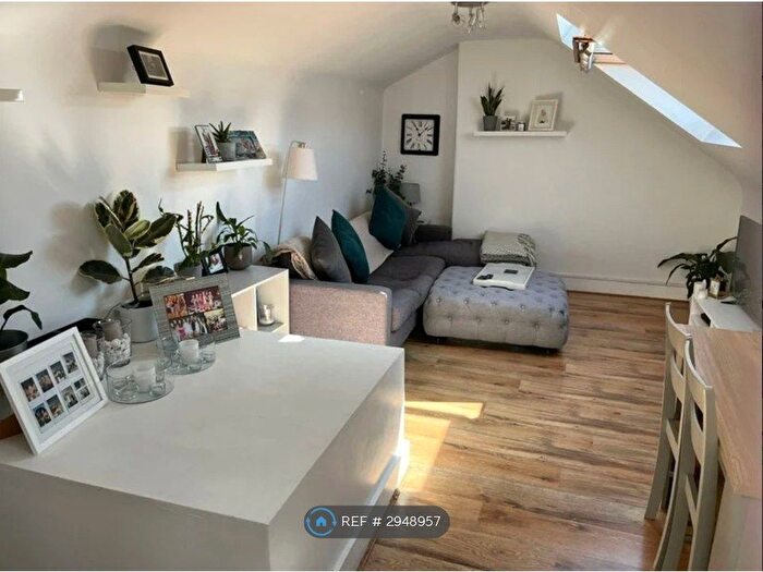 2 Bedroom Flat To Rent In West Norwood, London, SE27