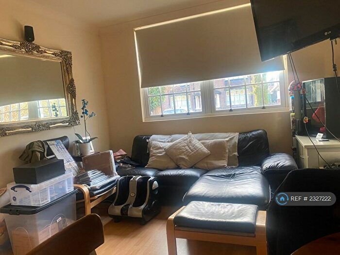 2 Bedroom Flat To Rent In Wanstead, London, E11