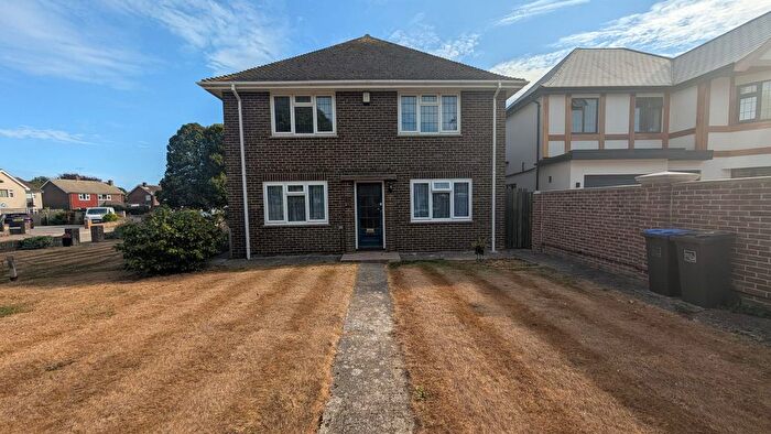 2 Bedroom Flat To Rent In Ashurst Drive, Worthing, BN12