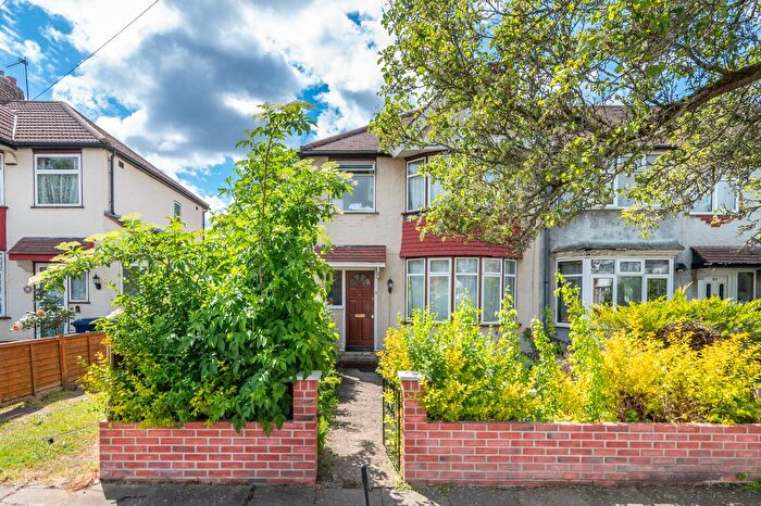 3 Bedroom Semi-Detached House For Sale In Tavistock Avenue, Perivale, Greenford, UB6
