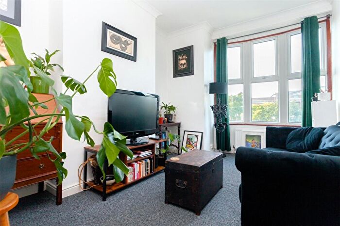 3 Bedroom Flat To Rent In Forest Road, Walthamstow, E17