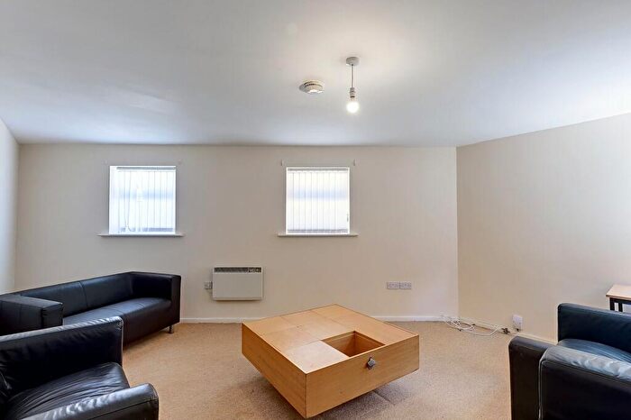 6 Bedroom Semi-Detached House To Rent In Grosvenor House, Bishopgate, L15