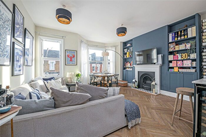 3 Bedroom Flat For Sale In Kelmscott Road, London, SW11