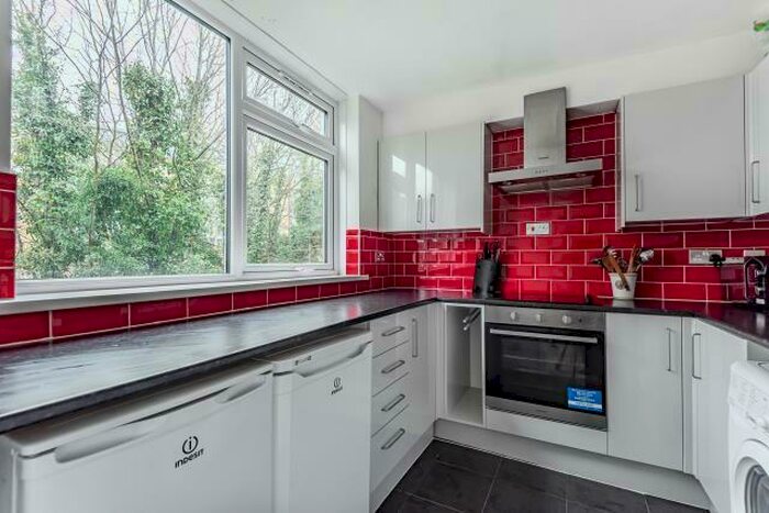 2 Bedroom Apartment To Rent In Slough, Berkshire, SL1