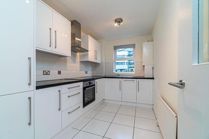 2 Bedroom Flat For Sale In Dingwall Road, Croydon, CR0