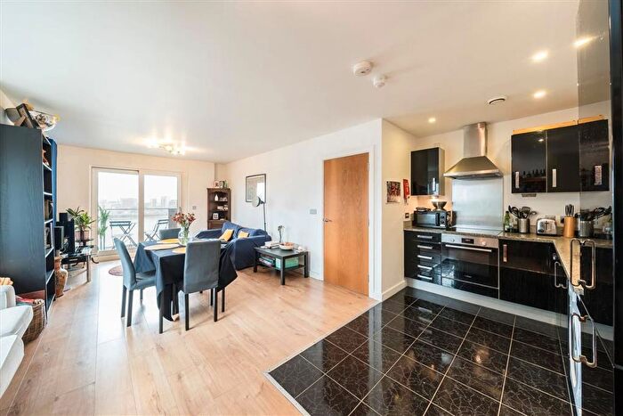 3 Bedroom Flat For Sale In Barge Walk, Greenwich, SE10