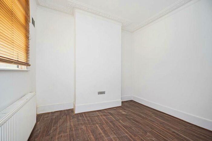 2 Bedroom Flat To Rent In Leslie Road, Leytonstone, London, E11