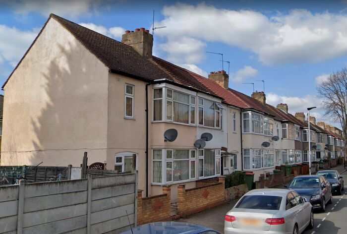 4 Bedroom End Of Terrace House To Rent In Grantham Road, Manor Park, E12