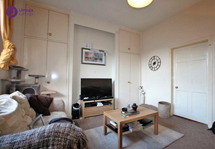 1 Bedroom Flat To Rent In Rosemount Building, Edinburgh, EH3