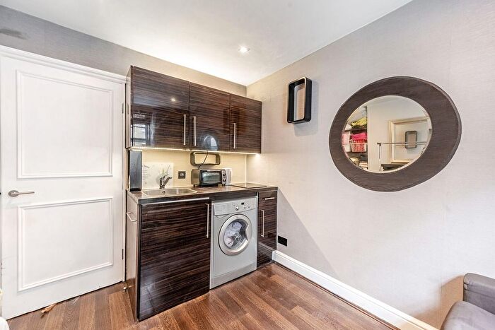 Maisonette For Sale In Winchester Street, Pimlico, London, SW1V