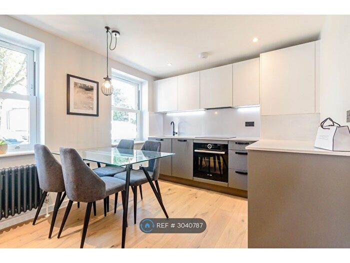 2 Bedroom Flat To Rent In Glenhaven Avenue, Borehamwood, WD6