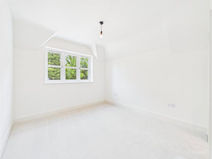 2 Bedroom Apartment To Rent In London Road, High Wycombe, Buckinghamshire, HP11