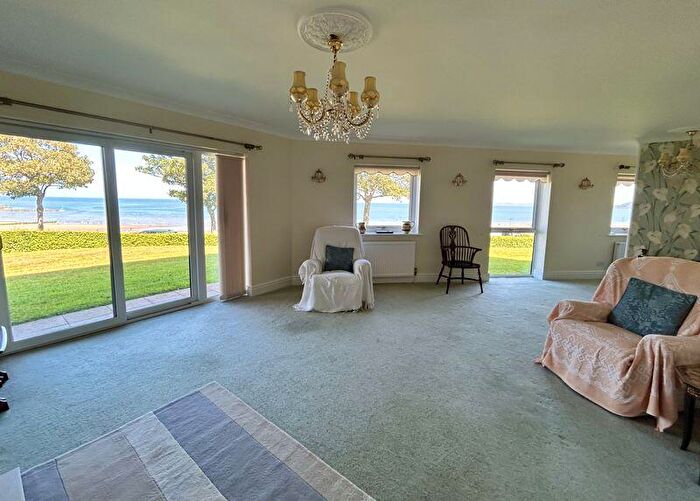 2 Bedroom Flat For Sale In Cwrt Y Coleg, Rhos On Sea, LL28