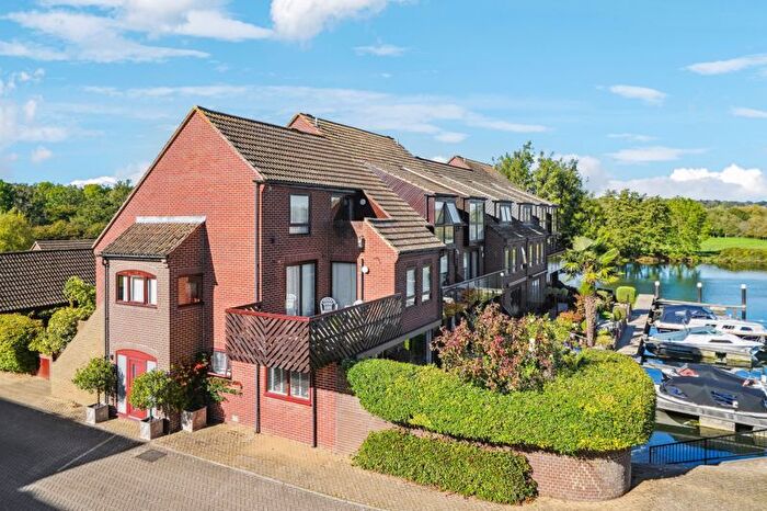 3 Bedroom Flat For Sale In Temple Mill Island, Marlow, SL7