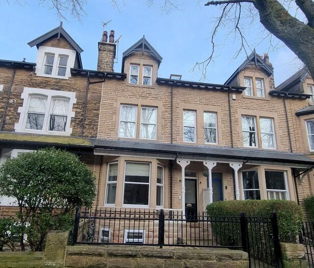 2 Bedroom Flat To Rent In West End Avenue, Harrogate, HG2