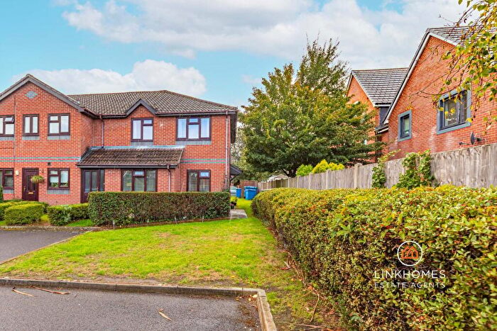 2 Bedroom Apartment For Sale In Rosemary Gardens, Poole, BH12