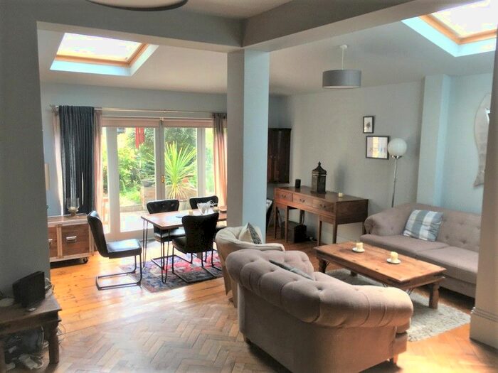 4 Bedroom Detached House To Rent In Hardwicke Road, Chiswick, W4