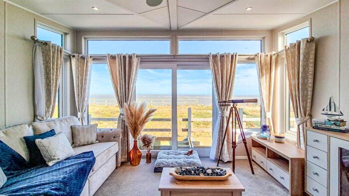 2 Bedroom Park Home For Sale In Pakefield Holiday Park, NR33