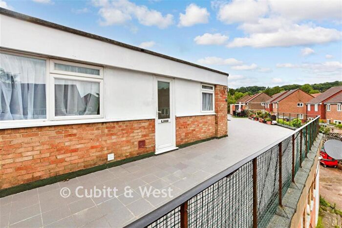 3 Bedroom Maisonette For Sale In Hornbeam Road, Reigate, Surrey, RH2